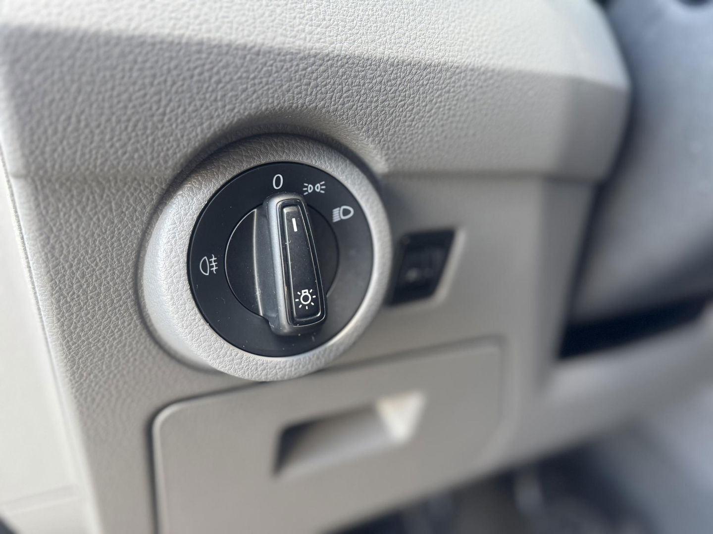 Volkswagen Transporter 2.0 TDI L2H1 30 Comfortline AIRCO / CRUISE CONTROLE / NAVI / CARPLAY / VERLAAGD