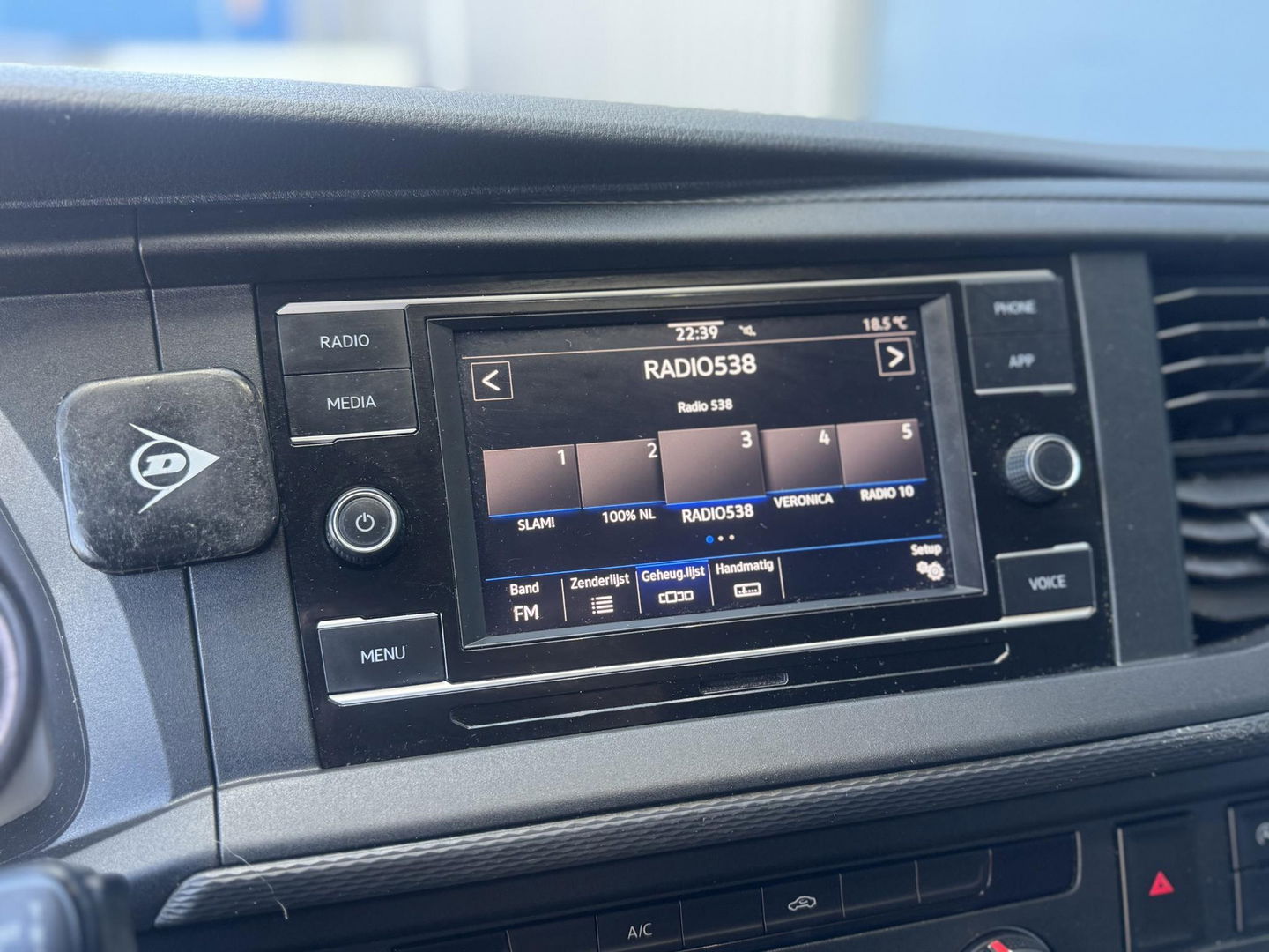 Volkswagen Transporter 2.0 TDI L2H1 30 Comfortline AIRCO / CRUISE CONTROLE / NAVI / CARPLAY / VERLAAGD