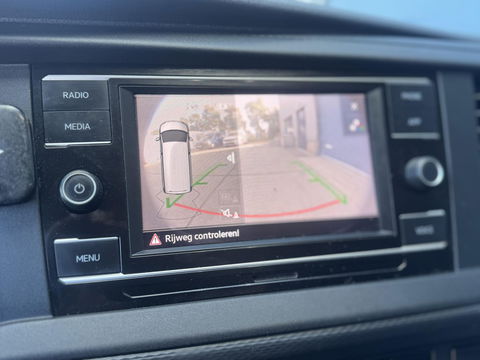 Volkswagen Transporter 2.0 TDI L2H1 30 Comfortline AIRCO / CRUISE CONTROLE / NAVI / CARPLAY / VERLAAGD