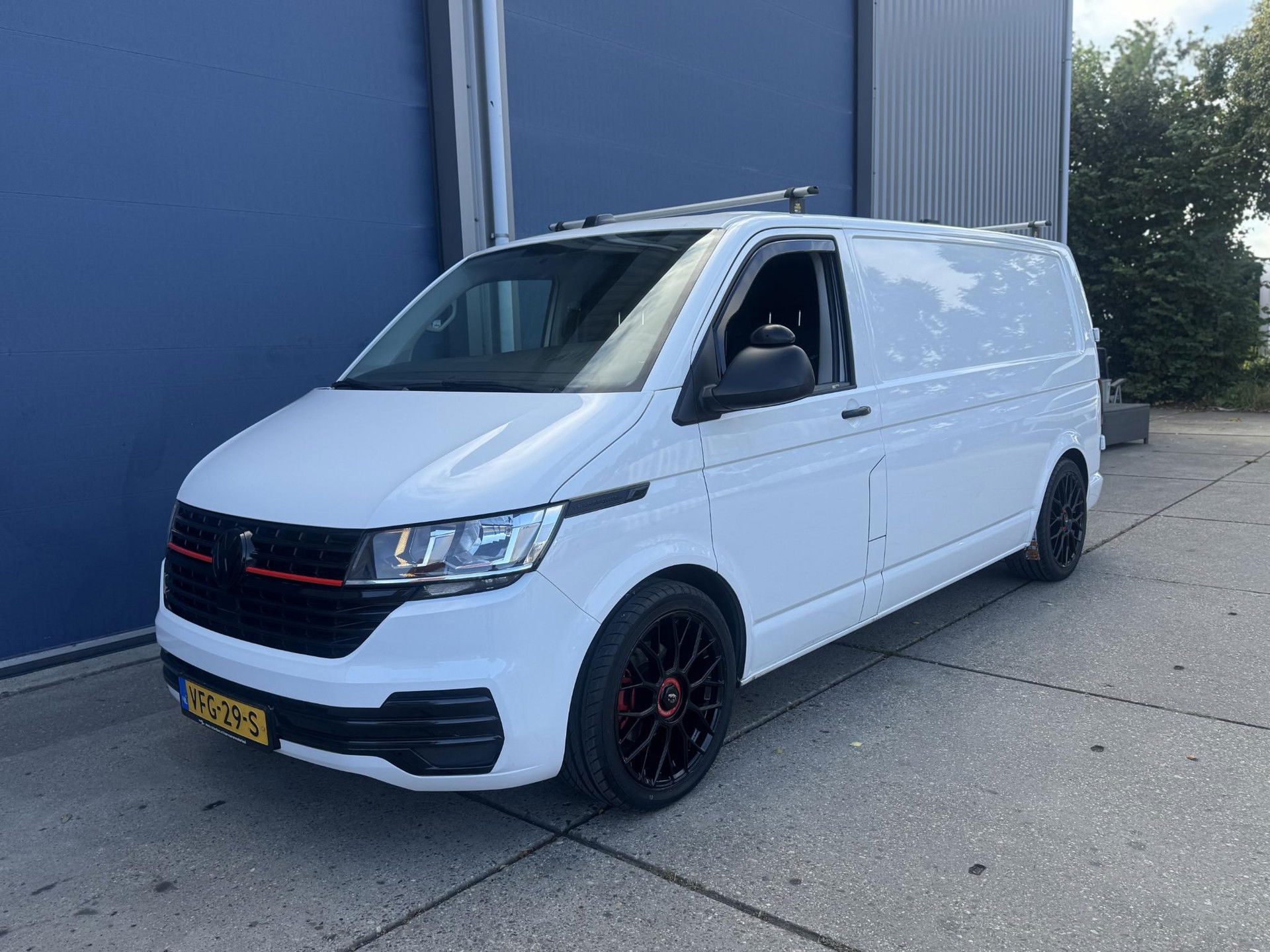 Volkswagen Transporter 2.0 TDI L2H1 30 Comfortline AIRCO / CRUISE CONTROLE / NAVI / CARPLAY / VERLAAGD