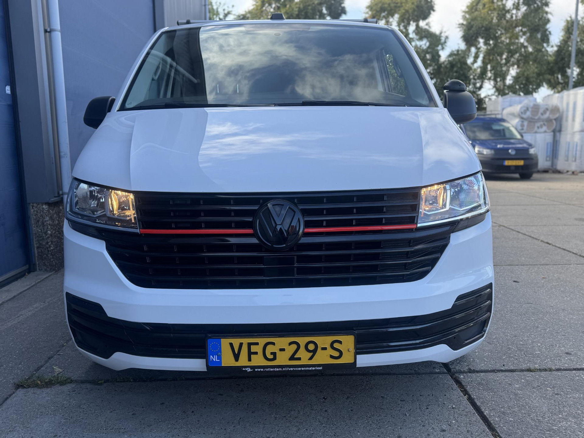 Volkswagen Transporter 2.0 TDI L2H1 30 Comfortline AIRCO / CRUISE CONTROLE / NAVI / CARPLAY / VERLAAGD