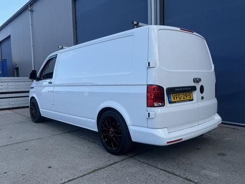 Volkswagen Transporter 2.0 TDI L2H1 30 Comfortline AIRCO / CRUISE CONTROLE / NAVI / CARPLAY / VERLAAGD
