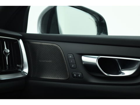 Volvo V60 2.0 T6 Plug-in hybrid AWD Plus Dark Panorama-dak, H&K audio, Trekhaak, 360 camera, ACC, Blis