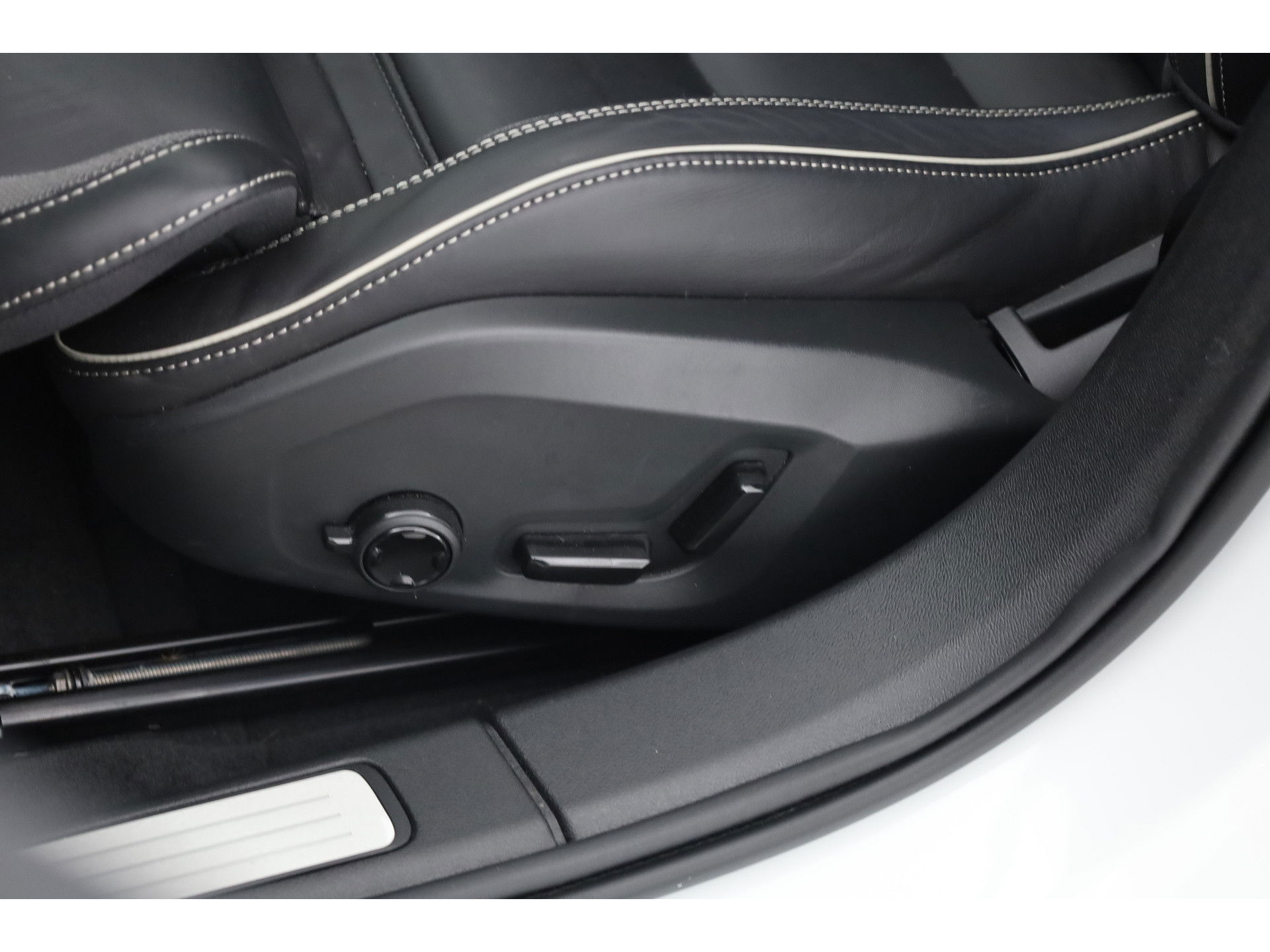 Volvo V60 2.0 T6 Plug-in hybrid AWD Plus Dark Panorama-dak, H&K audio, Trekhaak, 360 camera, ACC, Blis