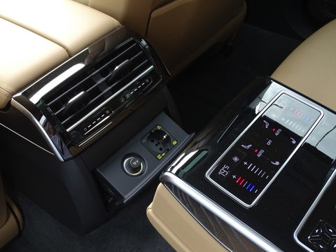 Audi A8 60 TFSIe 449PK V6 / B&O / Alcantara / Massage / TV / Matrix