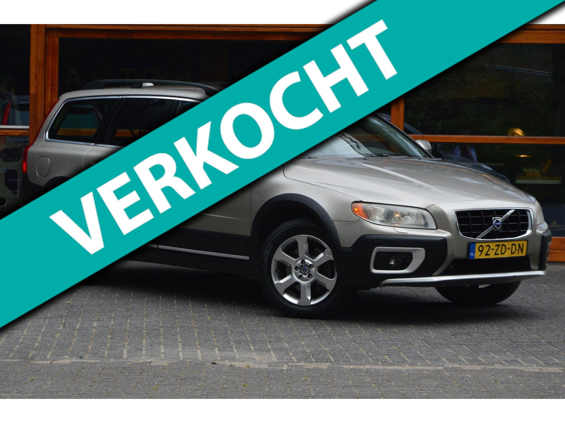 Volvo XC70 3.2 Summum | Dealer Onderhouden | Trekhaak 1800KG | Stoel verwarmd | Cruise |