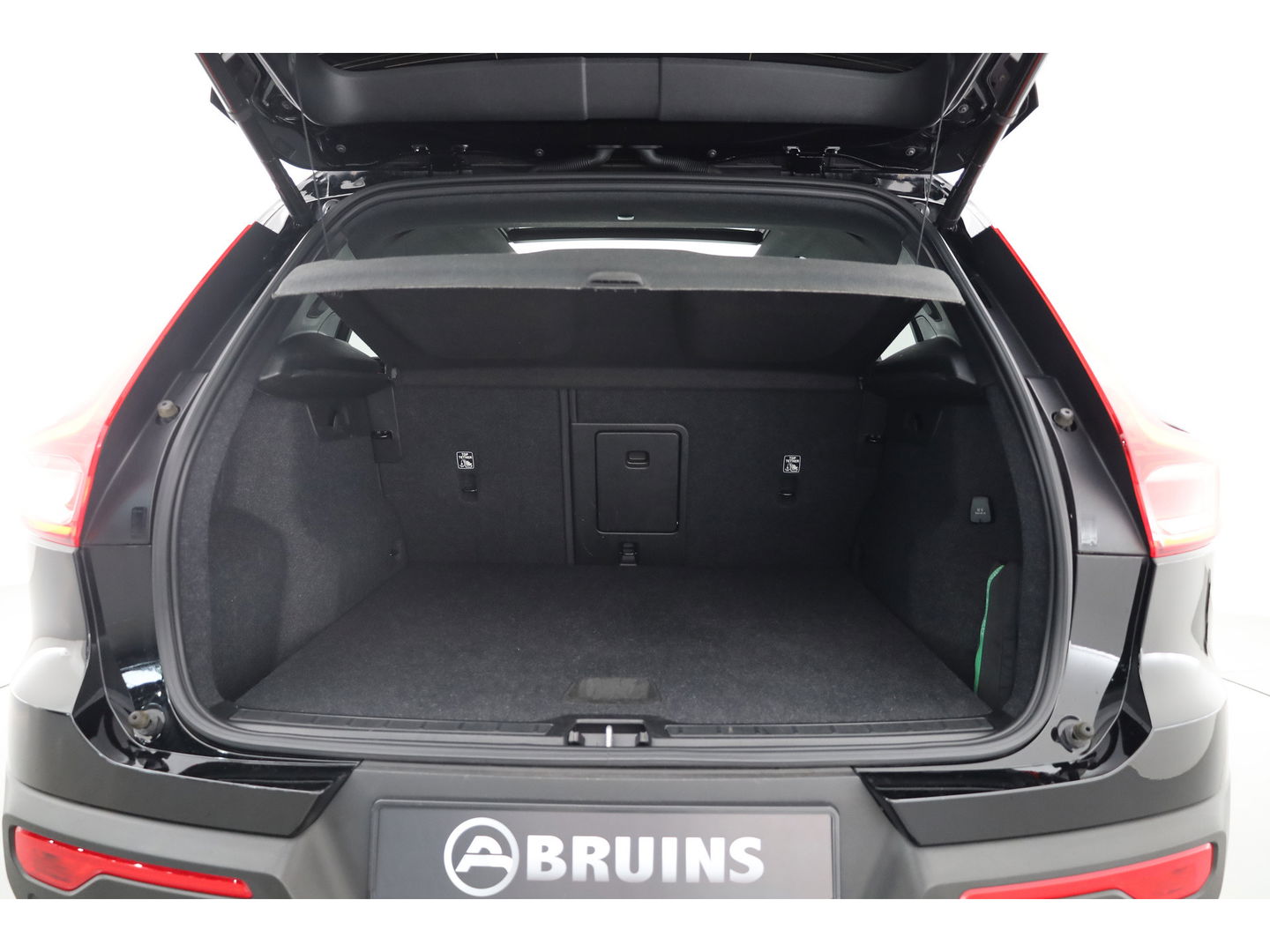 Volvo XC40 1.5 T5 Plug-in hybrid Ultimate Dark Panorama-dak, 360 camera, elek. stoelen, ACC, Blis