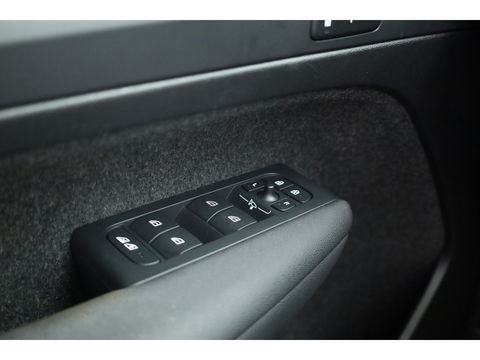 Volvo XC40 1.5 T5 Plug-in hybrid Ultimate Dark Panorama-dak, 360 camera, elek. stoelen, ACC, Blis
