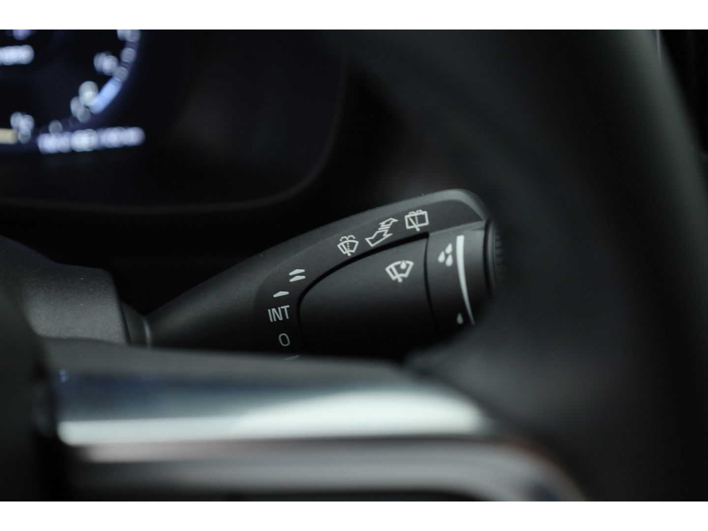 Volvo XC40 1.5 T5 Plug-in hybrid Plus Dark Facelift, Trekhaak, 20 inch, H&K Audio, elek. stoelen, ACC, Blis, stoel+ stuurverw.