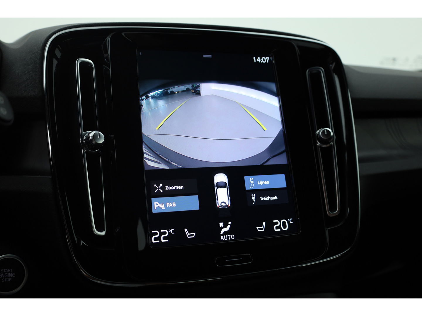 Volvo XC40 1.5 T5 Plug-in hybrid Plus Dark Facelift, Trekhaak, 20 inch, H&K Audio, elek. stoelen, ACC, Blis, stoel+ stuurverw.