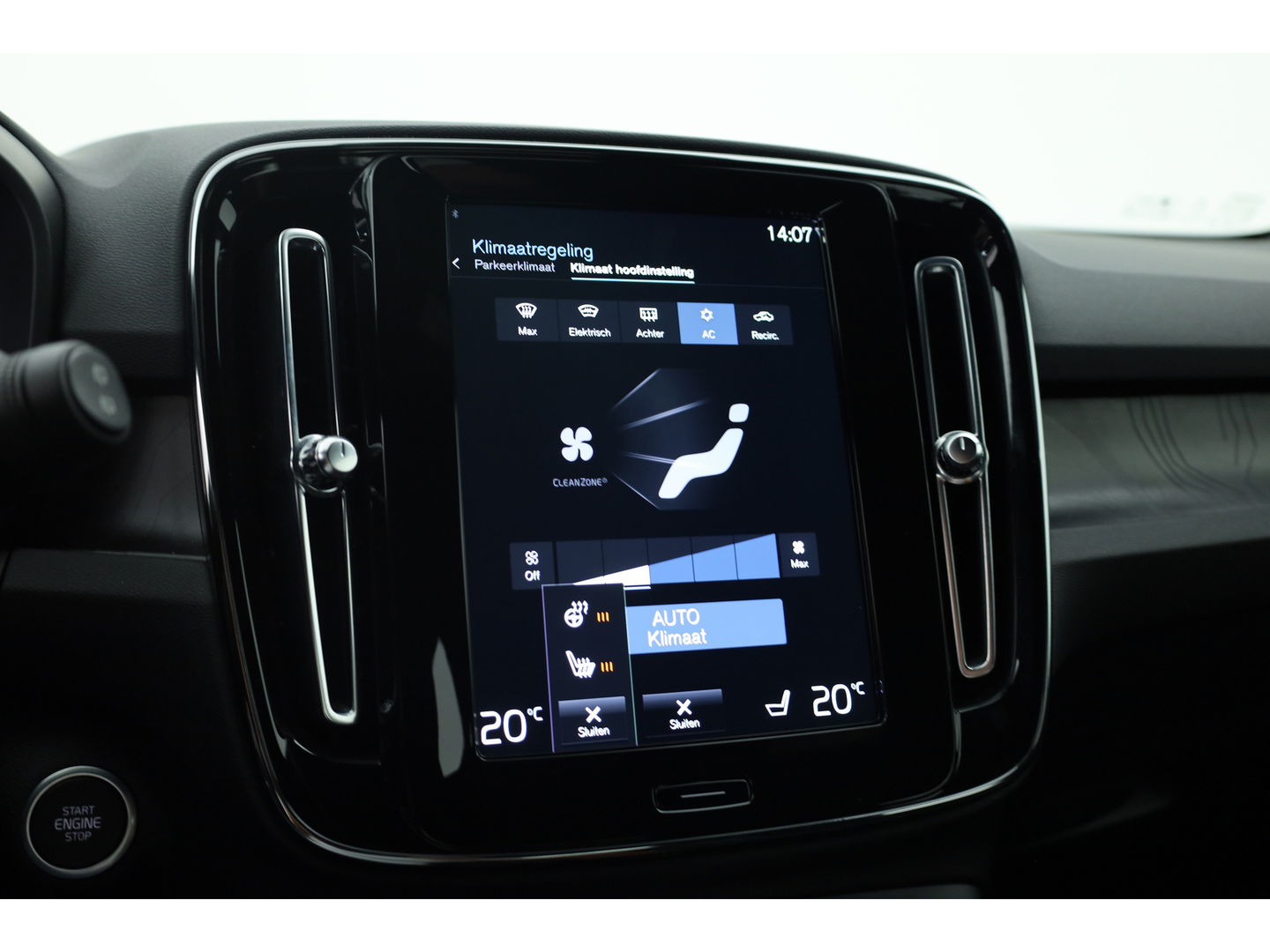 Volvo XC40 1.5 T5 Plug-in hybrid Plus Dark Facelift, Trekhaak, 20 inch, H&K Audio, elek. stoelen, ACC, Blis, stoel+ stuurverw.