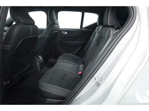 Volvo XC40 1.5 T5 Plug-in hybrid Plus Dark Facelift, Trekhaak, 20 inch, H&K Audio, elek. stoelen, ACC, Blis, stoel+ stuurverw.
