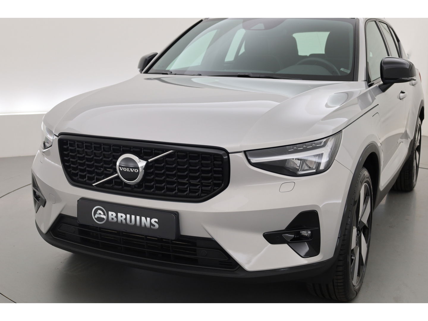 Volvo XC40 1.5 T5 Plug-in hybrid Plus Dark Facelift, Trekhaak, 20 inch, H&K Audio, elek. stoelen, ACC, Blis, stoel+ stuurverw.