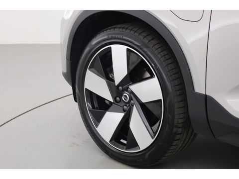 Volvo XC40 1.5 T5 Plug-in hybrid Plus Dark Facelift, Trekhaak, 20 inch, H&K Audio, elek. stoelen, ACC, Blis, stoel+ stuurverw.