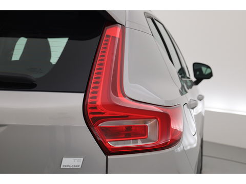 Volvo XC40 1.5 T5 Plug-in hybrid Plus Dark Facelift, Trekhaak, 20 inch, H&K Audio, elek. stoelen, ACC, Blis, stoel+ stuurverw.