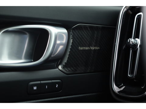 Volvo XC40 1.5 T5 Plug-in hybrid Plus Dark Facelift, Trekhaak, 20 inch, H&K Audio, elek. stoelen, ACC, Blis, stoel+ stuurverw.