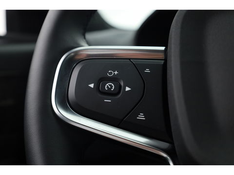 Volvo XC40 1.5 T5 Plug-in hybrid Plus Dark Facelift, Trekhaak, 20 inch, H&K Audio, elek. stoelen, ACC, Blis, stoel+ stuurverw.