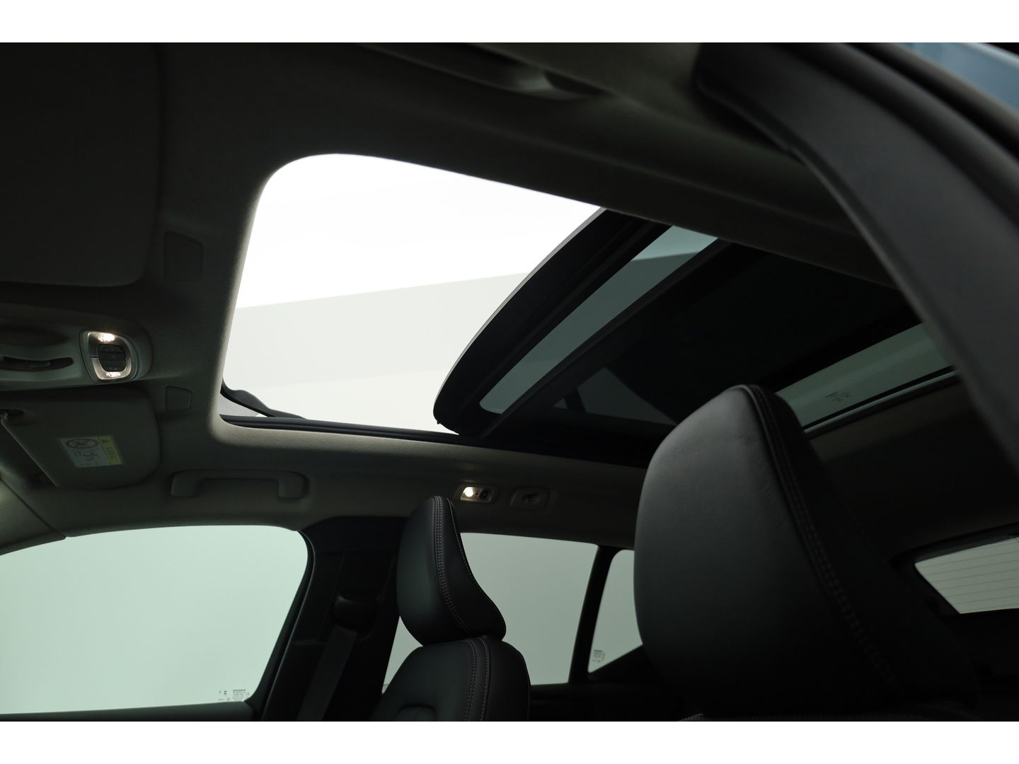 Volvo XC40 1.5 T5 Recharge Ultimate Dark Facelift | Pano | 360cam | Elek. Trekhaak | Harman Kardon | Pilot Assist
