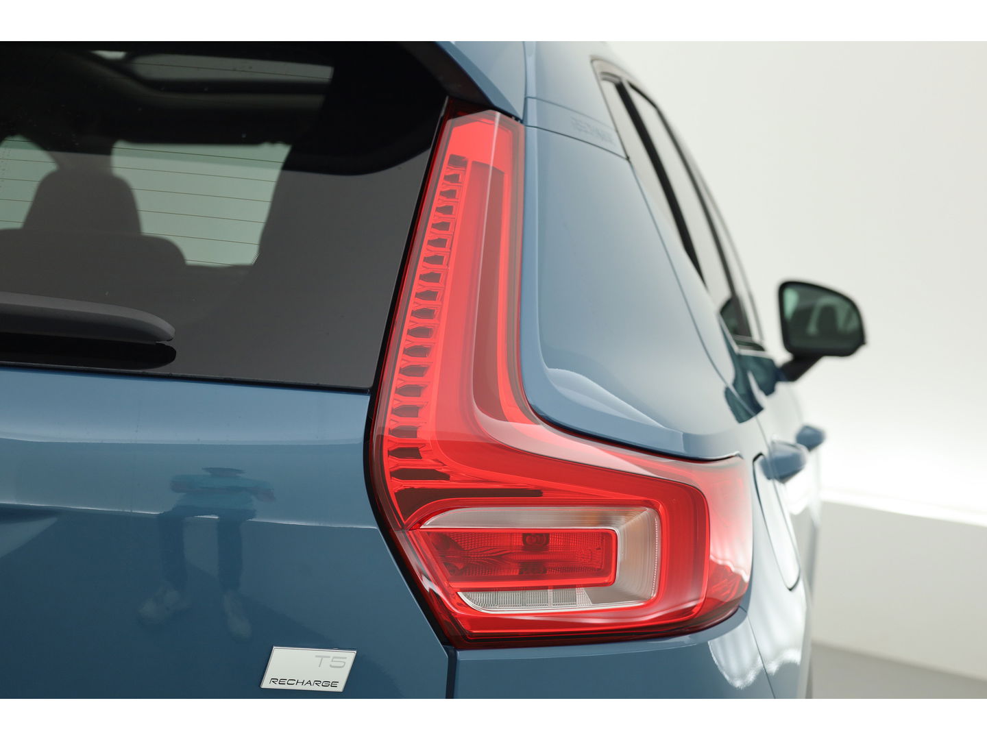Volvo XC40 1.5 T5 Recharge Ultimate Dark Facelift | Pano | 360cam | Elek. Trekhaak | Harman Kardon | Pilot Assist