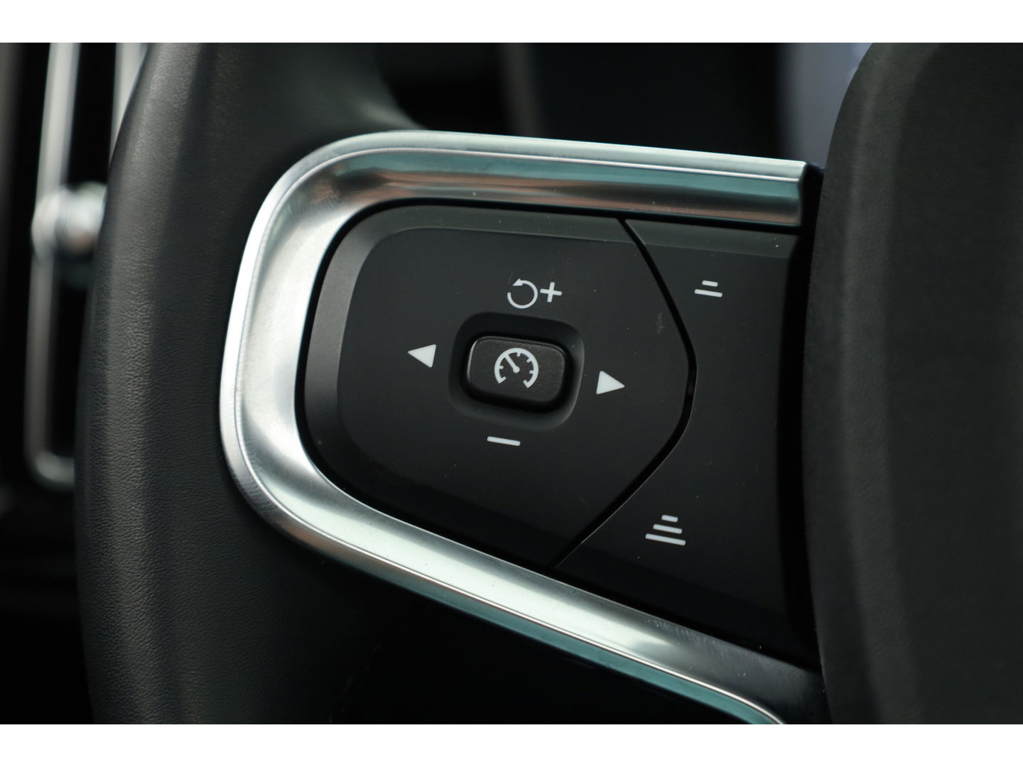 Volvo XC40 1.5 T5 Recharge Ultimate Dark Facelift | Pano | 360cam | Elek. Trekhaak | Harman Kardon | Pilot Assist