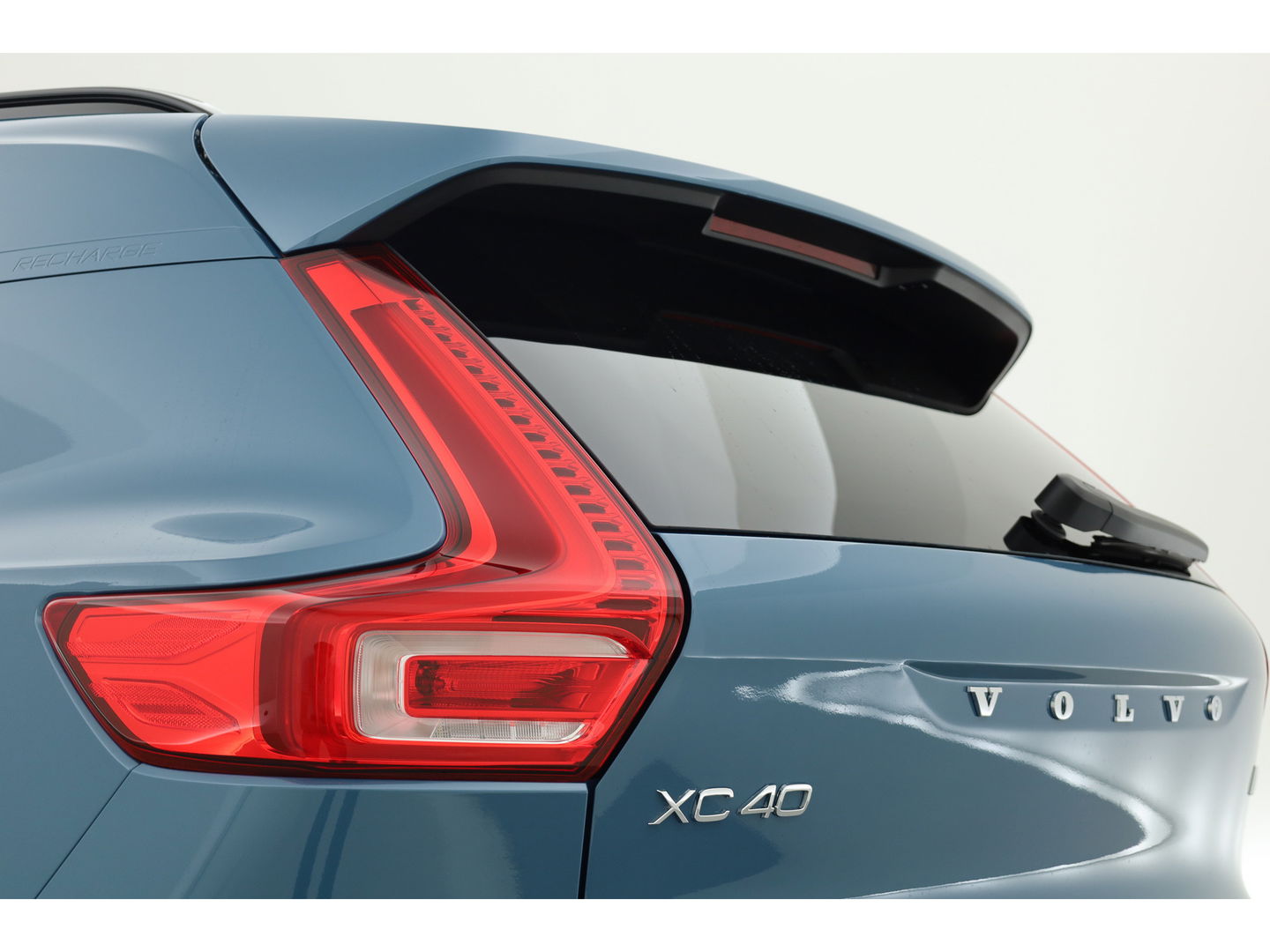 Volvo XC40 1.5 T5 Recharge Ultimate Dark Facelift | Pano | 360cam | Elek. Trekhaak | Harman Kardon | Pilot Assist