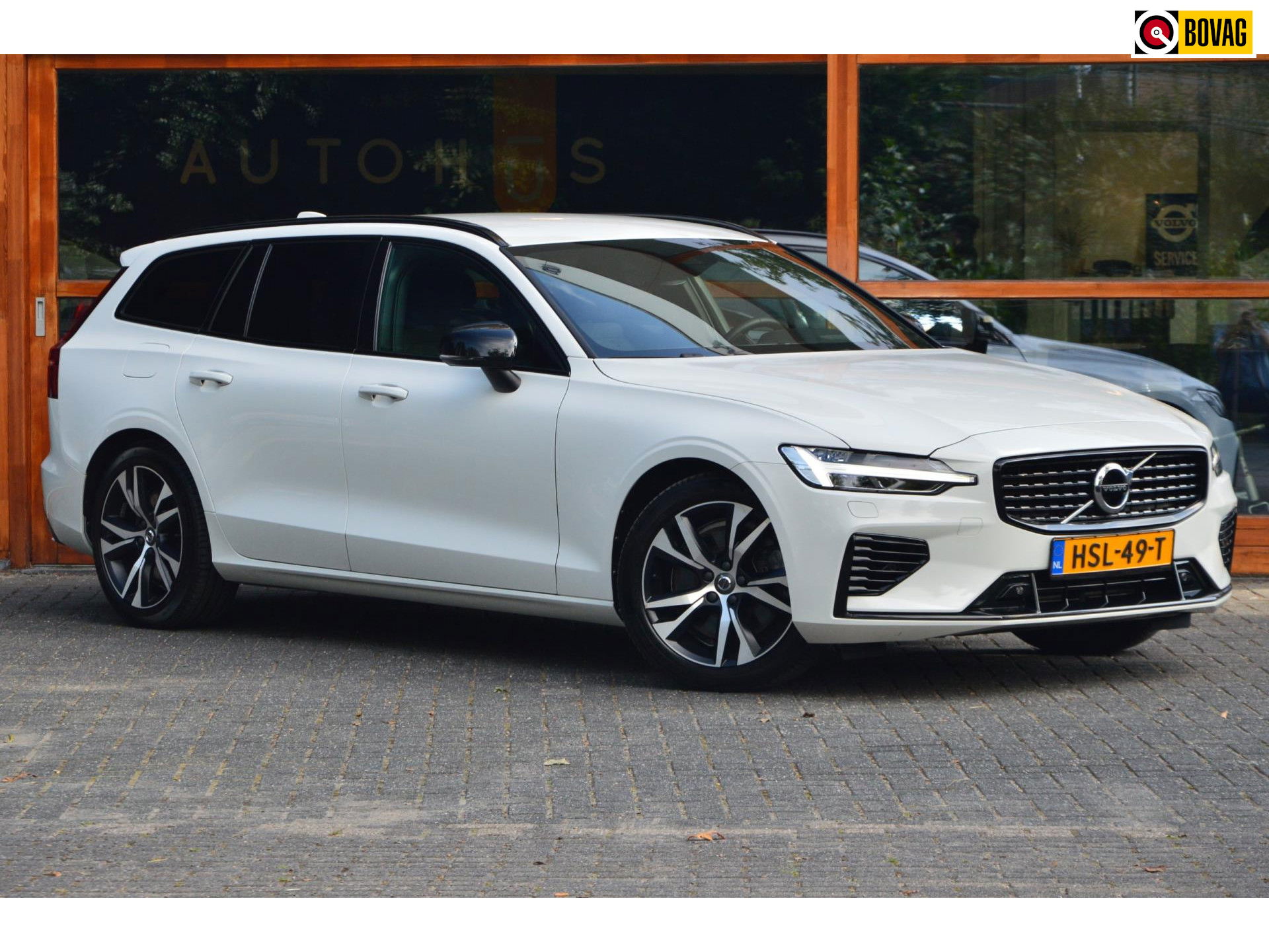 Volvo V60 T6 Hybride AWD R-Design Long Range | Stoel + Stuurverwarmd | Apple CarPlay | Camera | Leer | Parkeersensoren rondom |