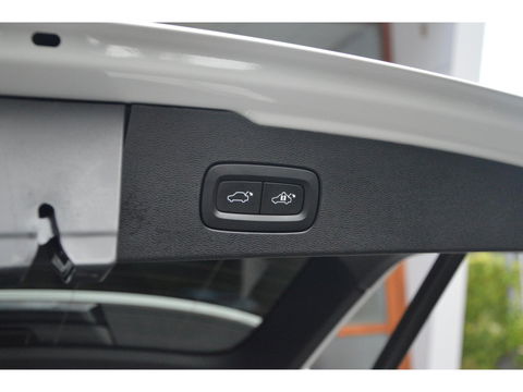 Volvo V60 T6 Hybride AWD R-Design Long Range | Stoel + Stuurverwarmd | Apple CarPlay | Camera | Leer | Parkeersensoren rondom |