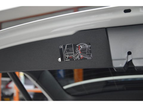 Volvo V60 T6 Hybride AWD R-Design Long Range | Stoel + Stuurverwarmd | Apple CarPlay | Camera | Leer | Parkeersensoren rondom |