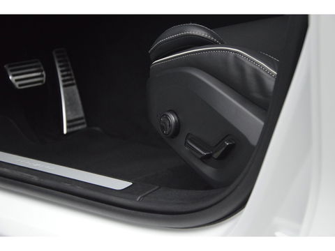 Volvo V60 T6 Hybride AWD R-Design Long Range | Stoel + Stuurverwarmd | Apple CarPlay | Camera | Leer | Parkeersensoren rondom |