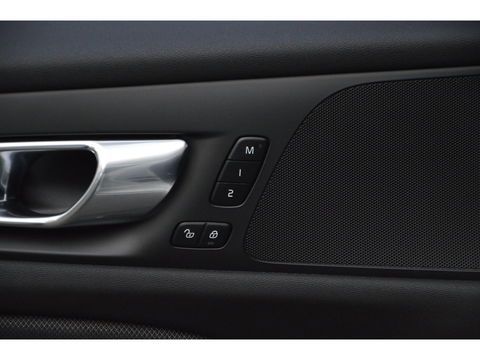 Volvo V60 T6 Hybride AWD R-Design Long Range | Stoel + Stuurverwarmd | Apple CarPlay | Camera | Leer | Parkeersensoren rondom |