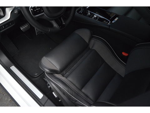 Volvo V60 T6 Hybride AWD R-Design Long Range | Stoel + Stuurverwarmd | Apple CarPlay | Camera | Leer | Parkeersensoren rondom |
