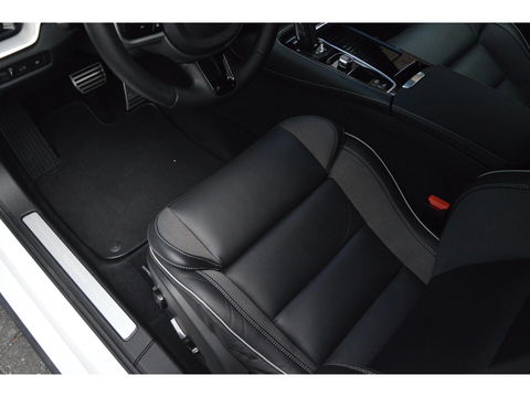 Volvo V60 T6 Hybride AWD R-Design Long Range | Stoel + Stuurverwarmd | Apple CarPlay | Camera | Leer | Parkeersensoren rondom |