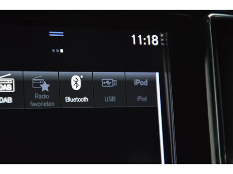 Volvo V60 T6 Hybride AWD R-Design Long Range | Stoel + Stuurverwarmd | Apple CarPlay | Camera | Leer | Parkeersensoren rondom |