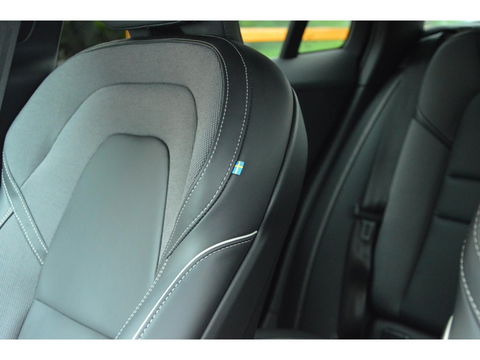 Volvo V60 T6 Hybride AWD R-Design Long Range | Stoel + Stuurverwarmd | Apple CarPlay | Camera | Leer | Parkeersensoren rondom |