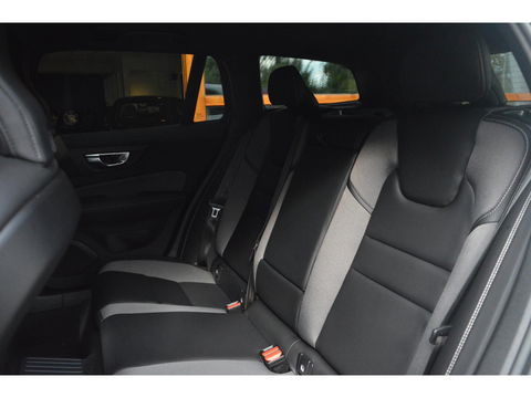 Volvo V60 T6 Hybride AWD R-Design Long Range | Stoel + Stuurverwarmd | Apple CarPlay | Camera | Leer | Parkeersensoren rondom |