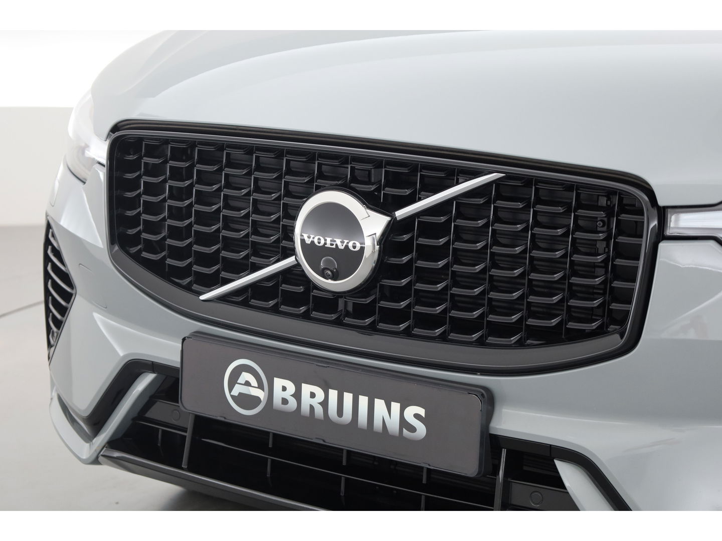 Volvo XC60 2.0 T8 Plug-in hybrid AWD Ultra Dark | Bowers & Wilkins | Massage | Trekhaak | Head-up | 360 camera |