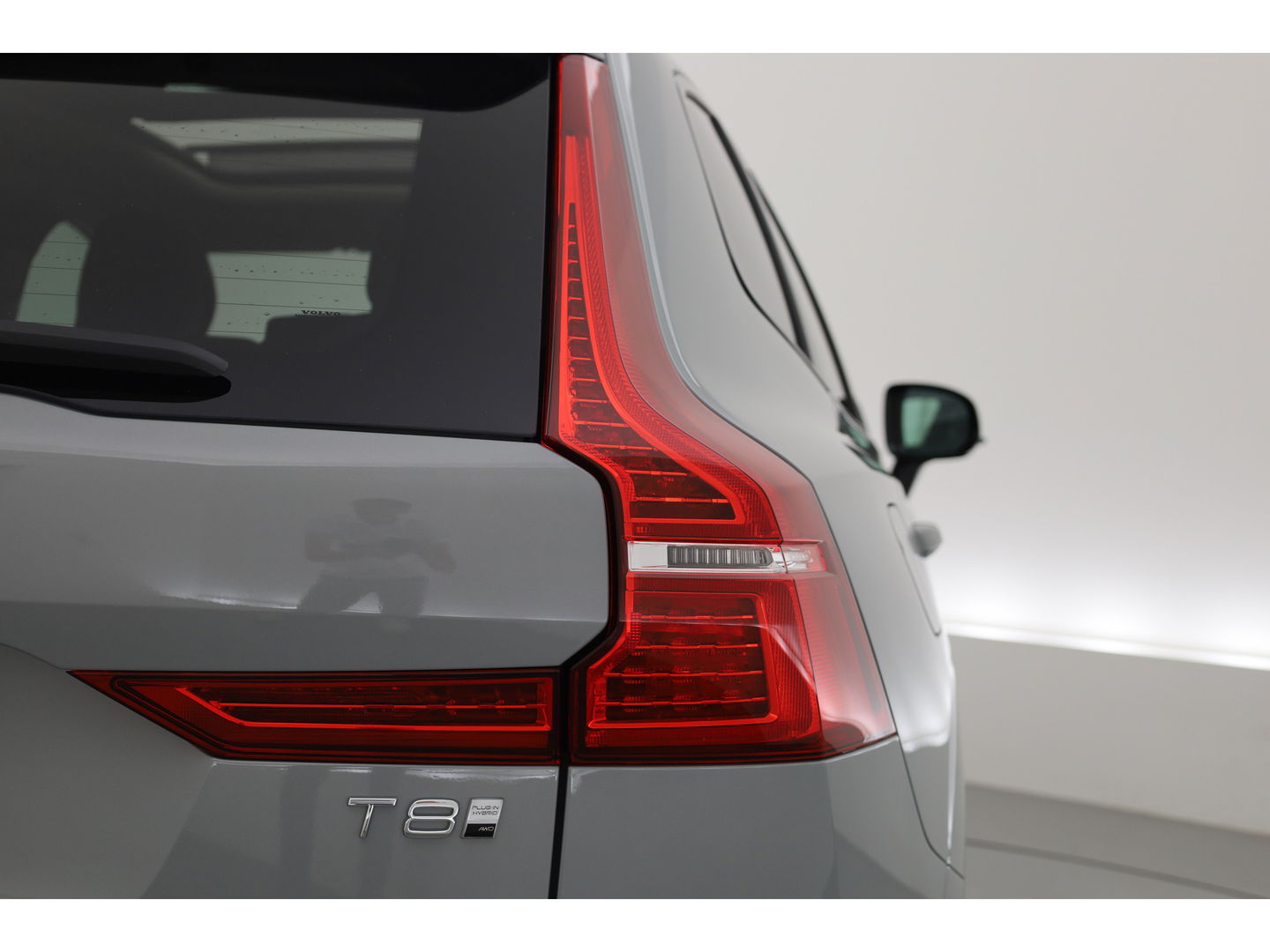 Volvo XC60 2.0 T8 Plug-in hybrid AWD Ultra Dark | Bowers & Wilkins | Massage | Trekhaak | Head-up | 360 camera |