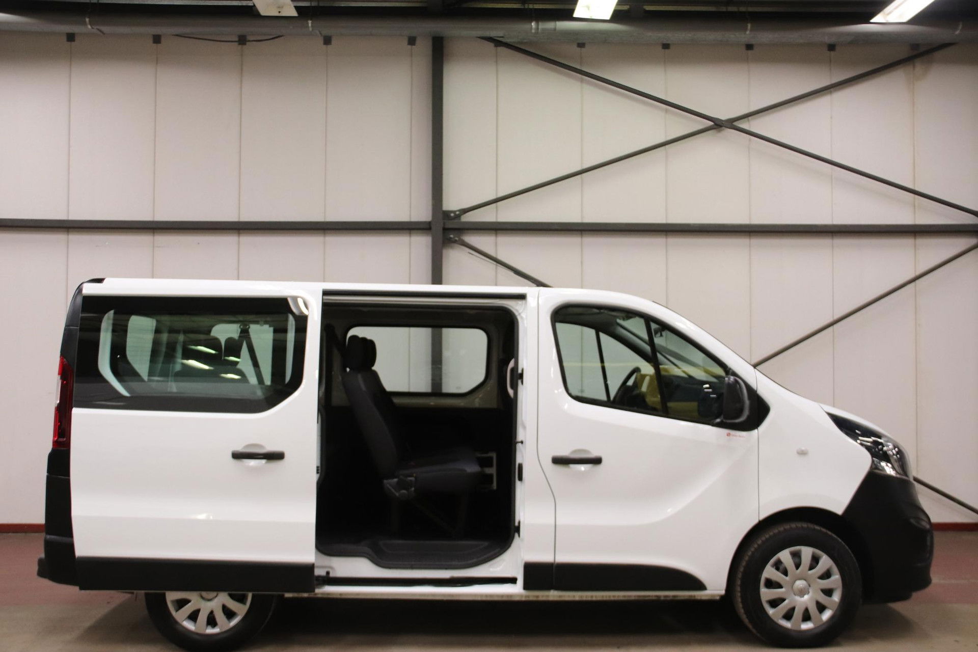 Opel Vivaro Combi PERSONENVERVOER 9 LEASE 258 EURO PER MAAND Opel Vivaro Combi PERSONENVERVOER 9 LEASE 366 EURO PER MAAND