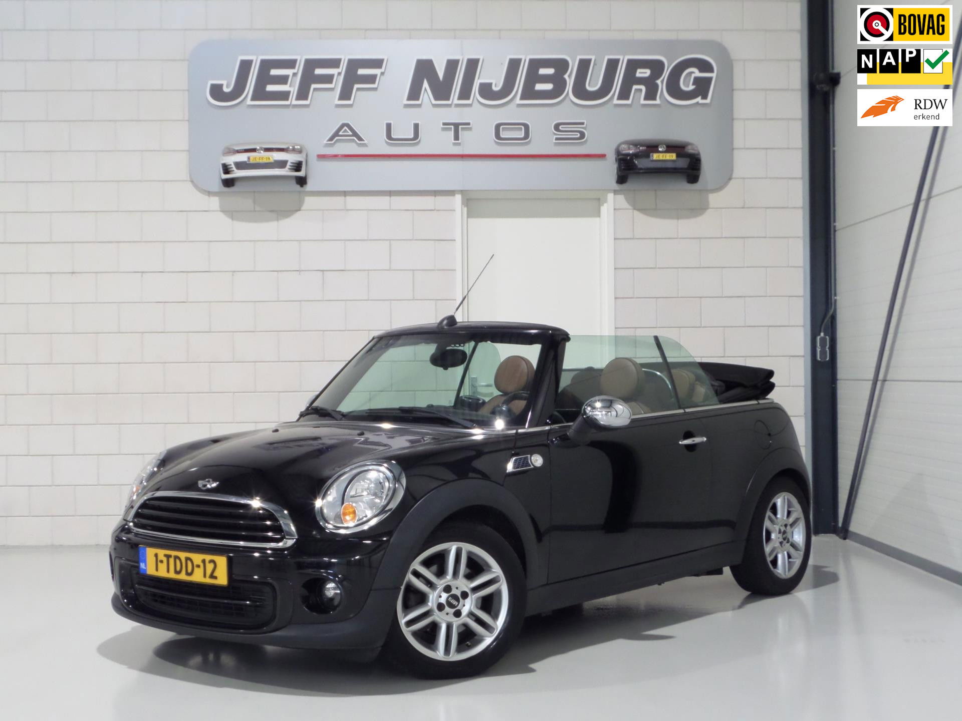 MINI Cabrio 1.6 One "Origineel NL!" Cognac-Leer Bluetooth Navigatie Stoelverwarming Cruise-control in ZEER nette staat !