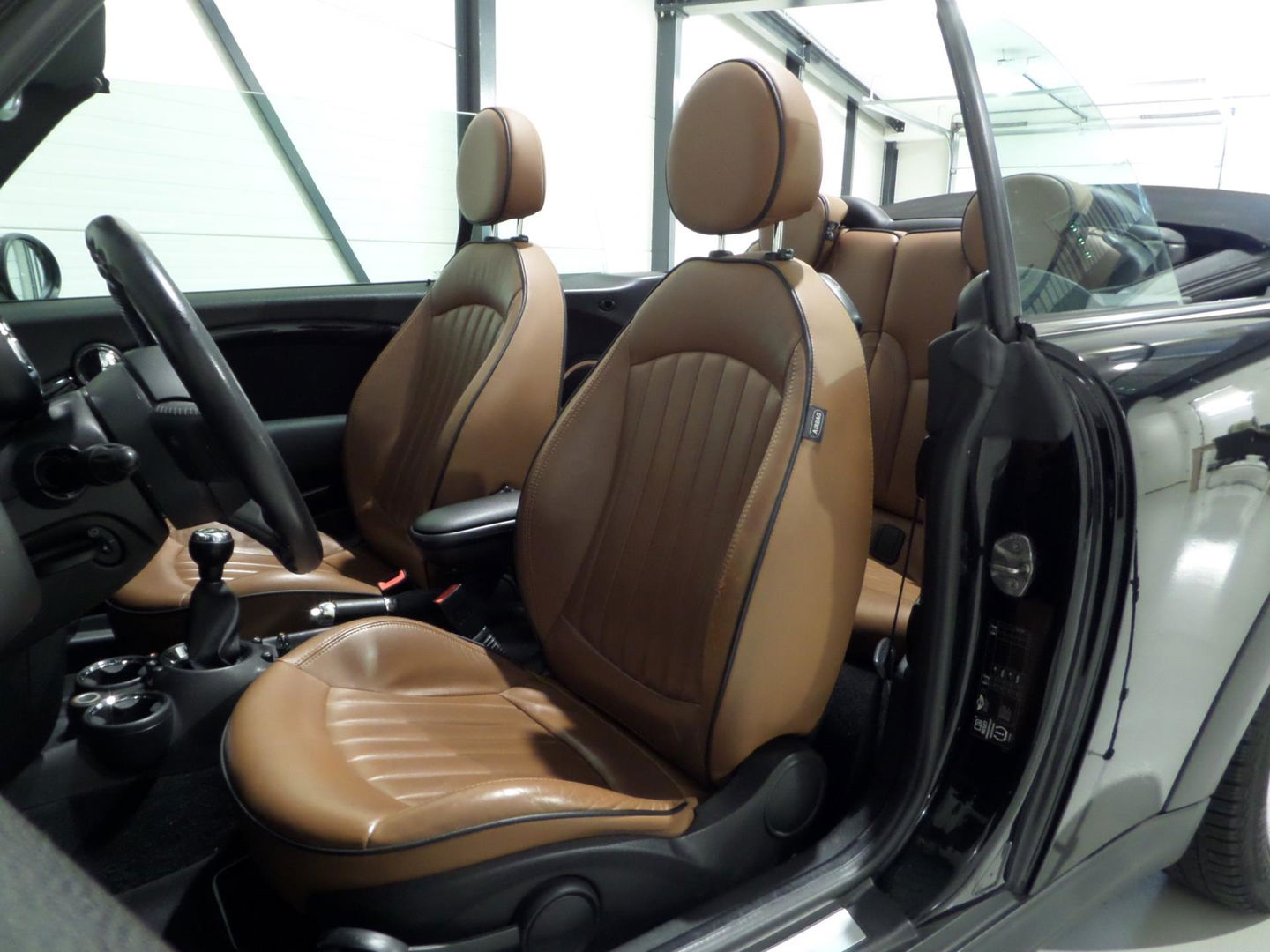 MINI Cabrio 1.6 One "Origineel NL!" Cognac-Leer Bluetooth Navigatie Stoelverwarming Cruise-control in ZEER nette staat !