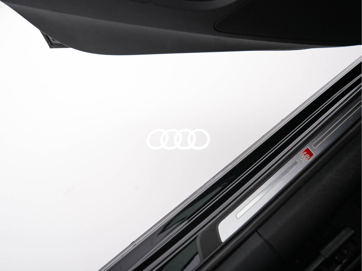 Audi A3 Sportback 1.5 TFSI CoD S-Line-Sportpack Edition Aut. *FULL-LED | LEATHER-FABRIC | NAVI-FULLMAP | SPORT-SEATS | AUDI-SOUND | ECC | PDC | PRIVACY-GLASS | CRUISE | 18''ALU*