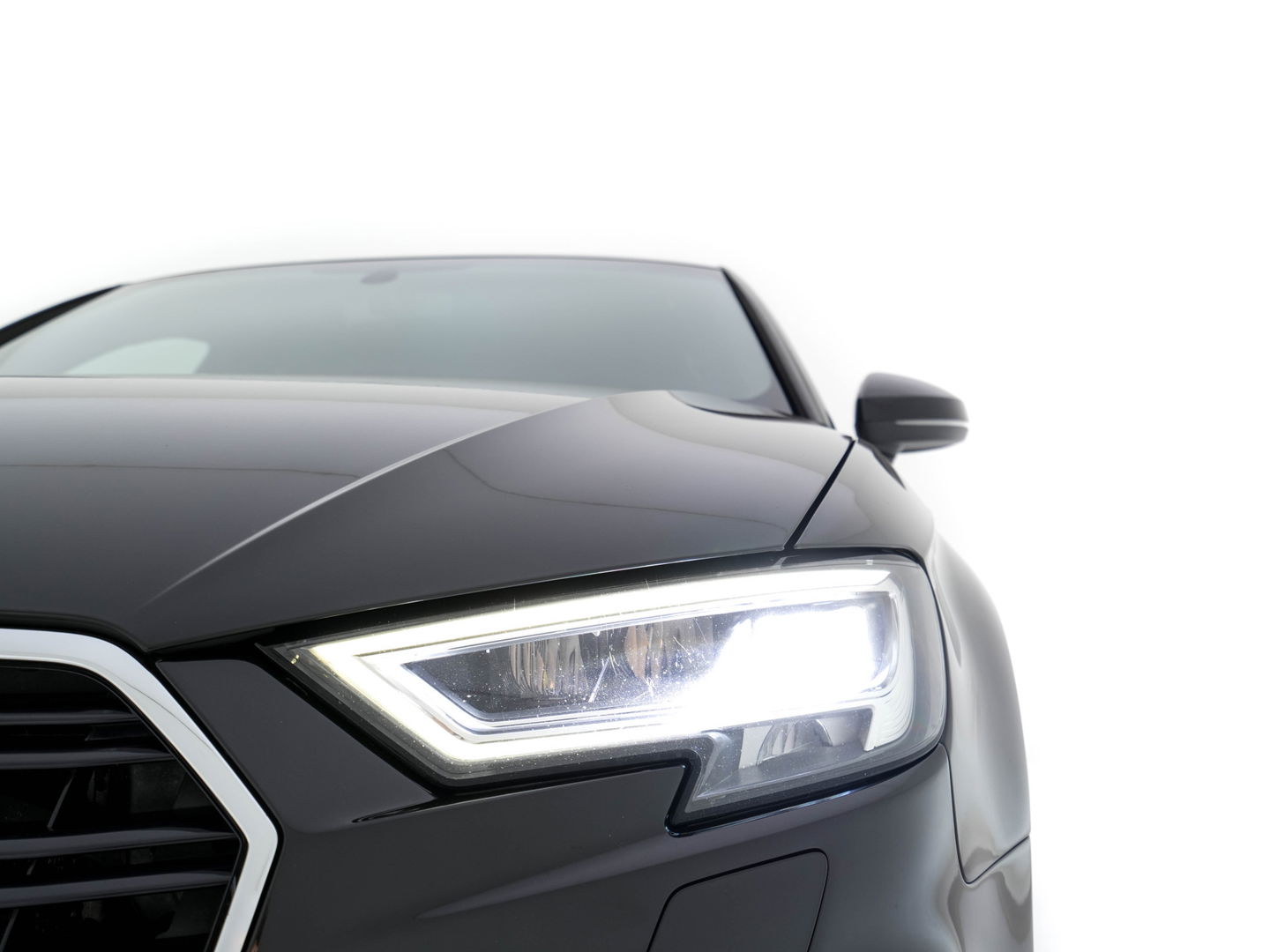 Audi A3 Sportback 1.5 TFSI CoD S-Line-Sportpack Edition Aut. *FULL-LED | LEATHER-FABRIC | NAVI-FULLMAP | SPORT-SEATS | AUDI-SOUND | ECC | PDC | PRIVACY-GLASS | CRUISE | 18''ALU*
