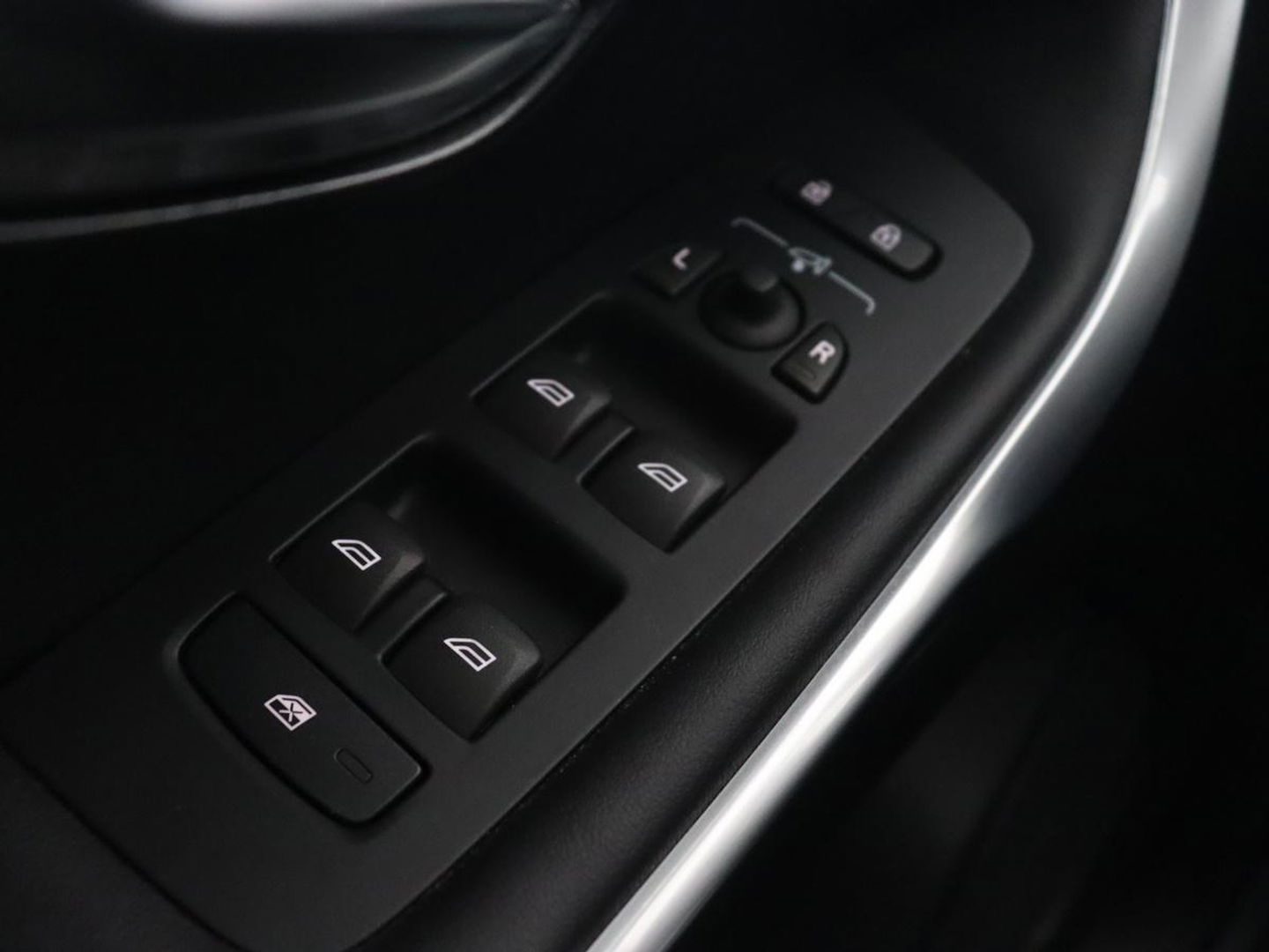 Volvo V40 1.5 T3 Polar+ Sport | Panoramadak | Stoelverwarming | Camera | Full LED | Navigatie | Park Assist | Harman/Kardon | Keyless | R Design