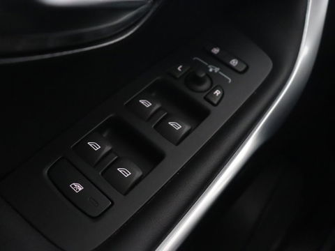 Volvo V40 1.5 T3 Polar+ Sport | Panoramadak | Stoelverwarming | Camera | Full LED | Navigatie | Park Assist | Harman/Kardon | Keyless | R Design