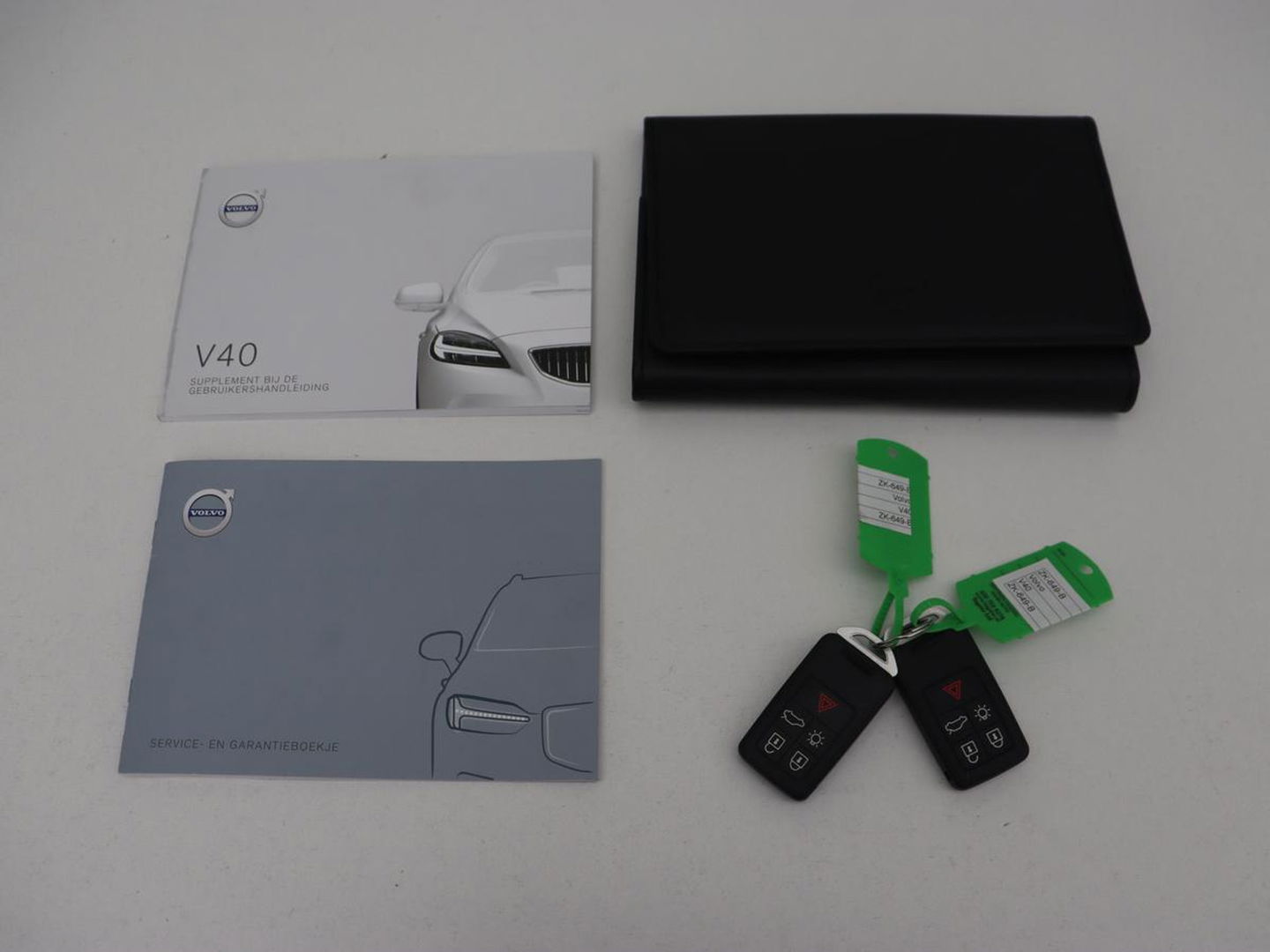 Volvo V40 1.5 T3 Polar+ Sport | Panoramadak | Stoelverwarming | Camera | Full LED | Navigatie | Park Assist | Harman/Kardon | Keyless | R Design