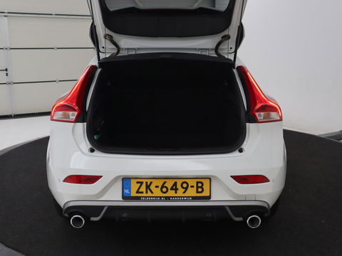 Volvo V40 1.5 T3 Polar+ Sport | Panoramadak | Stoelverwarming | Camera | Full LED | Navigatie | Park Assist | Harman/Kardon | Keyless | R Design