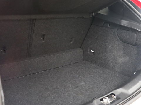 Volvo V40 1.5 T3 Polar+ Sport | Panoramadak | Stoelverwarming | Camera | Full LED | Navigatie | Park Assist | Harman/Kardon | Keyless | R Design