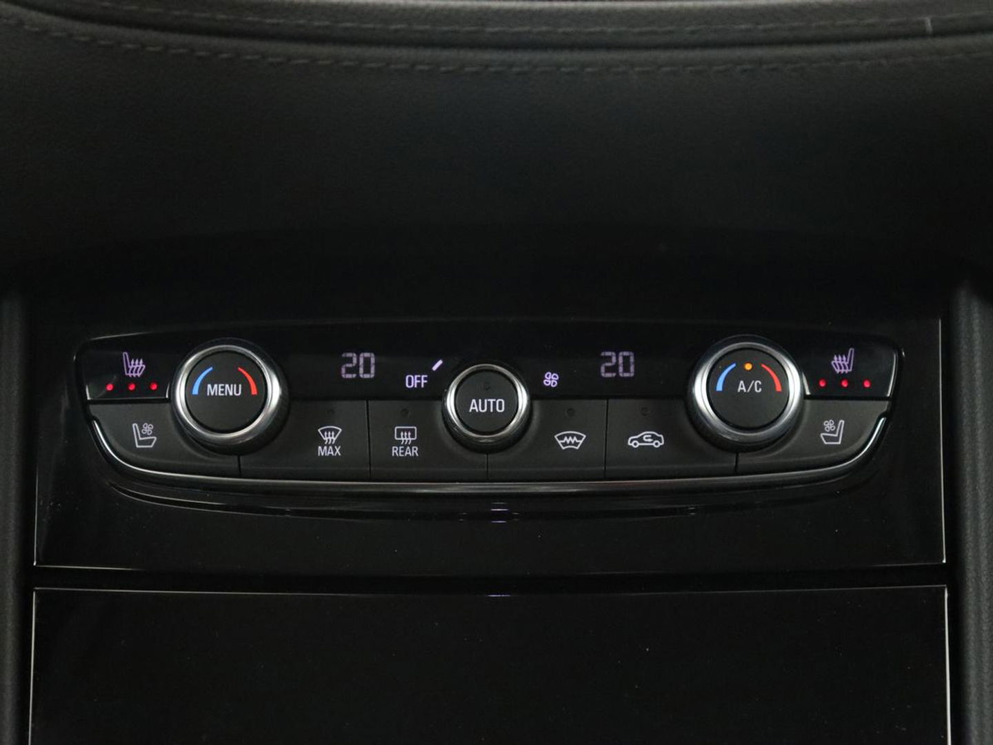 Opel Grandland X 1.6 Turbo Hybrid Ultimatie | Stoelventilatie | 360 Camera | Trekhaak | Carplay | Leder | Memory | Adaptive cruise | Full LED | Navigatie | PHEV | Plug In