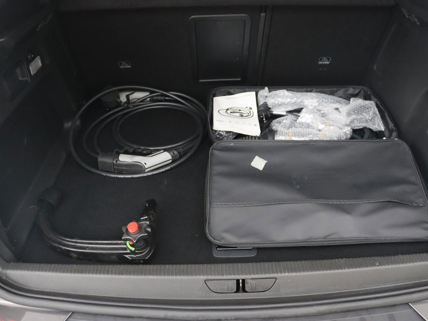 Opel Grandland X 1.6 Turbo Hybrid Ultimatie | Stoelventilatie | 360 Camera | Trekhaak | Carplay | Leder | Memory | Adaptive cruise | Full LED | Navigatie | PHEV | Plug In