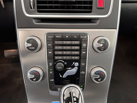Volvo V60 2.4 D6 Twin Engine R-Design-Sport-Pack [ AIRCO-DEFECT ] Aut. *PANO | LUXURY-LEATHER | BI-XENON | HEATED-SPORTSEATS | NAVI-FULLMAP | CAMERA |  ECC | PDC | CRUISE | MEMORY-PACK | TOWBAR | 18''ALU*